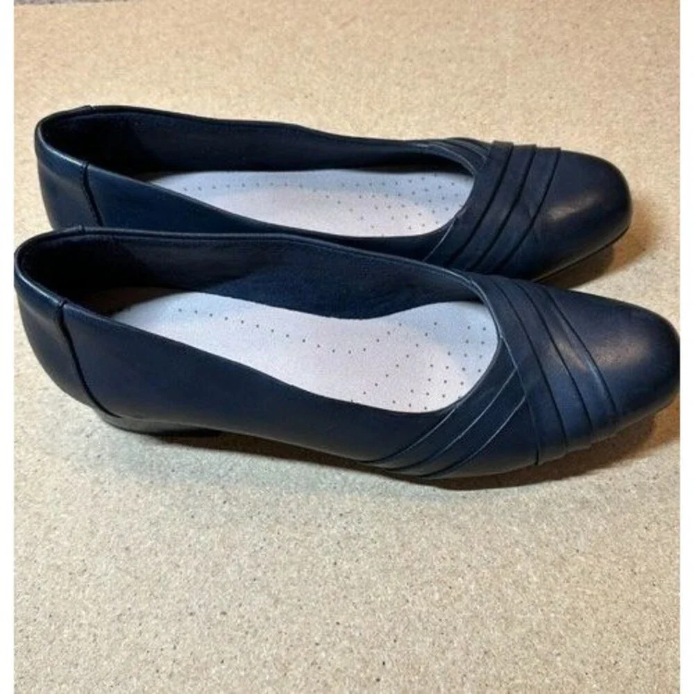 NWOT Clarks Collection Navy Leather Pleated Ballet Flats Womens Size 9.5  1